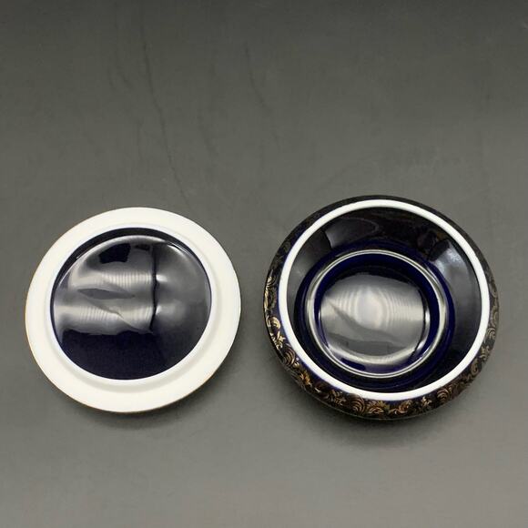 Limoges Castel France Blue Porcelain 22K Gold Trinket Box Courting Couple Vtg - Picture 8 of 11